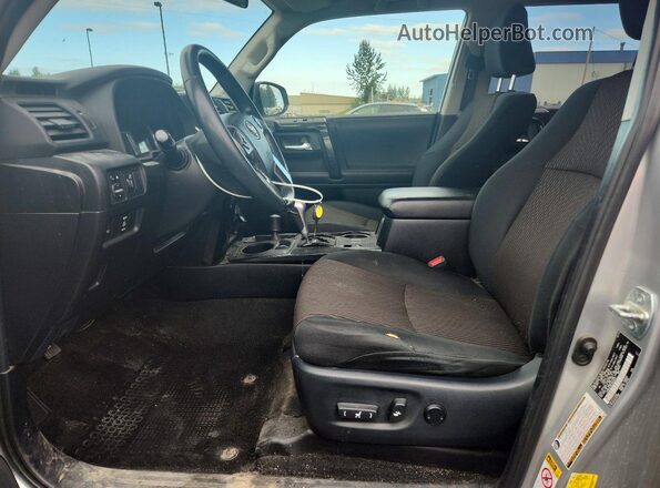 JTEBU5JR4J5604237 2018 TOYOTA 4RUNNER Silver Widok wnętrza z przodu