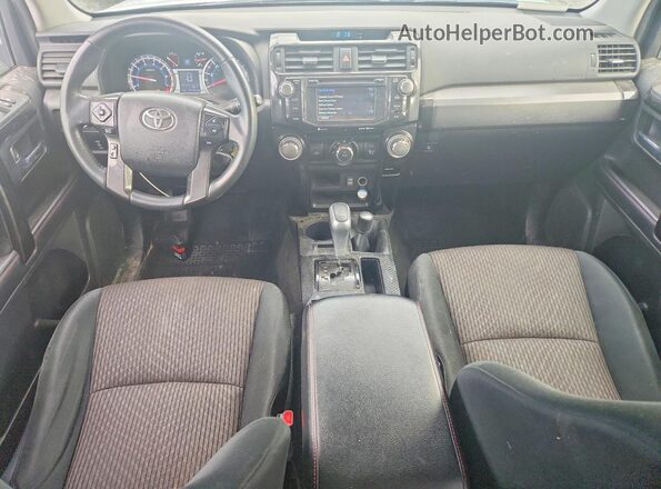 JTEBU5JR4J5604237 2018 TOYOTA 4RUNNER Silver Widok deski rozdzielczej