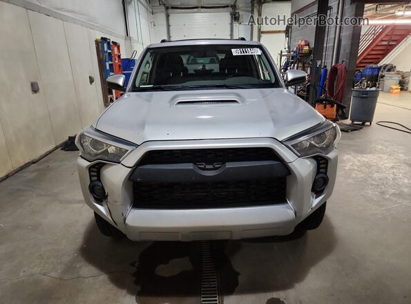 JTEBU5JR4J5604237 2018 TOYOTA 4RUNNER Silver Widok wnętrza 360 stopni
