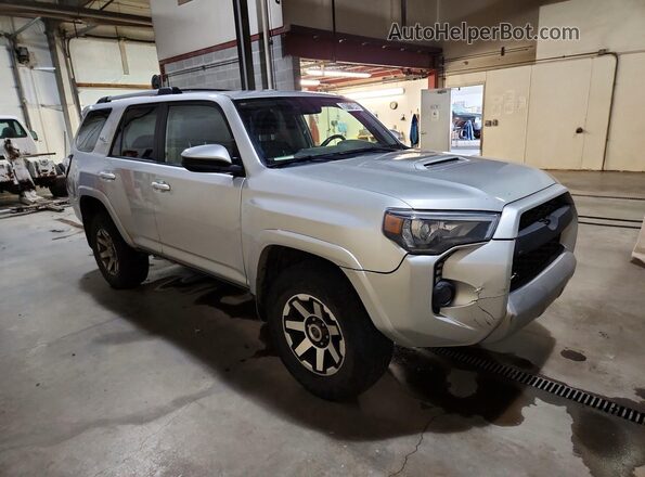 JTEBU5JR4J5604237 2018 TOYOTA 4RUNNER Silver Przód prawy