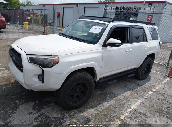 JTEBU5JR4K5666853 2019 TOYOTA 4RUNNER White Vista tres cuartos delantera izquierda