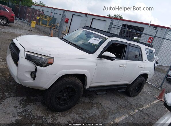 JTEBU5JR4K5666853 2019 TOYOTA 4RUNNER White Vista interior de 360 grados