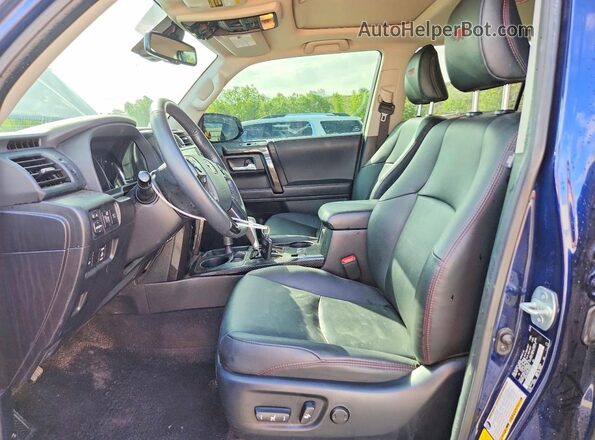 JTEBU5JR4L5822357 2020 TOYOTA 4RUNNER Синий Вид салона спереди