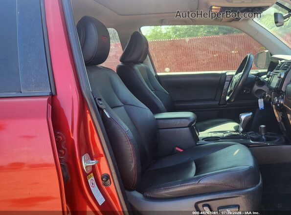 JTEBU5JR5H5407152 2017 TOYOTA 4RUNNER Red წინა სალონის ხედი