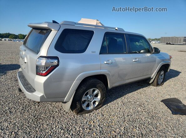 JTEBU5JR5H5451345 2017 TOYOTA 4RUNNER Silver Trasero derecho
