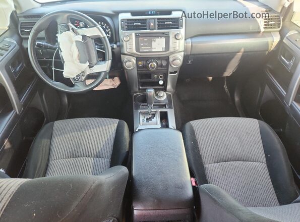 JTEBU5JR5H5451345 2017 TOYOTA 4RUNNER Silver Vista del salpicadero