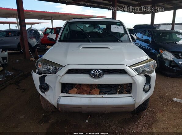 JTEBU5JR5H5452902 2017 TOYOTA 4RUNNER White Vista interior trasera