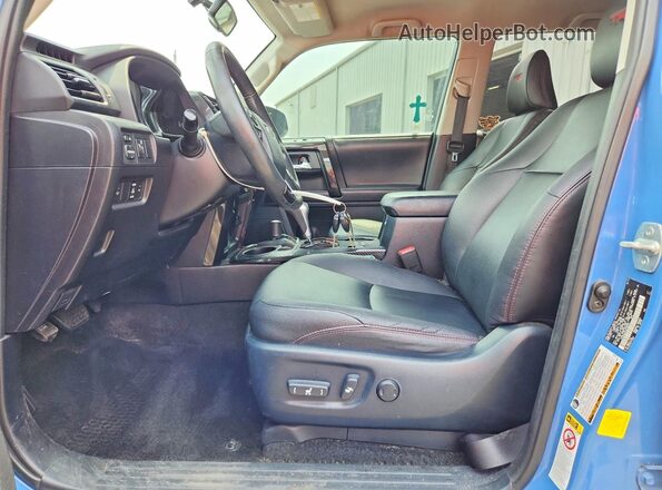 JTEBU5JR5J5588307 2018 TOYOTA 4RUNNER Blue Widok wnętrza z przodu