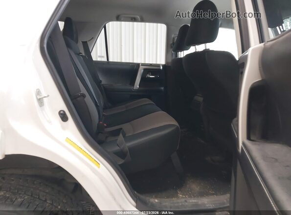 JTEBU5JR5K5680132 2019 TOYOTA 4RUNNER White Widok naklejki z numerem VIN