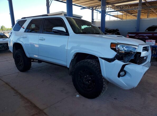 JTEBU5JR5L5739195 2020 TOYOTA 4RUNNER Белый Передняя правая четверть