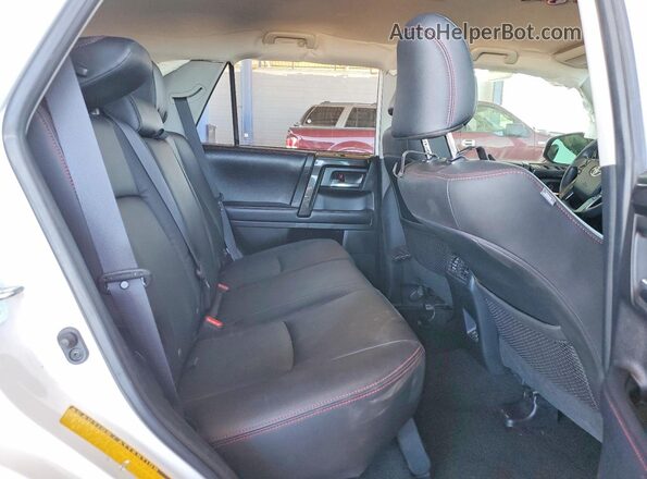 JTEBU5JR5L5739195 2020 TOYOTA 4RUNNER Белый Вид задней части салона