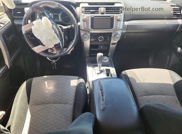 JTEBU5JR6H5436336 2017 TOYOTA 4RUNNER White Dashboard view