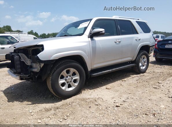 JTEBU5JR6H5454075 2017 TOYOTA 4RUNNER Серебряный Передняя левая четверть