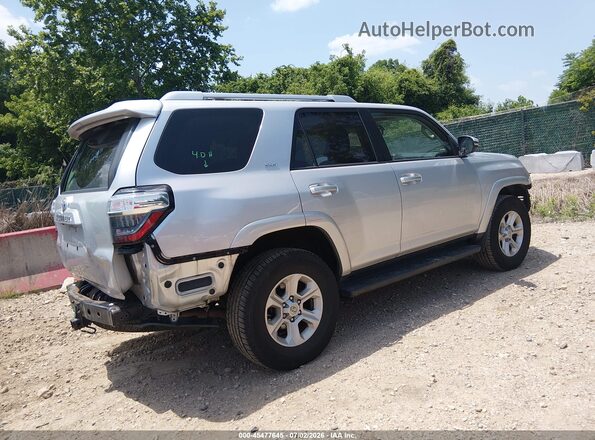 JTEBU5JR6H5454075 2017 TOYOTA 4RUNNER Серебряный Задняя правая четверть