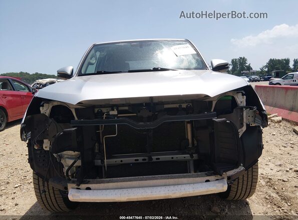 JTEBU5JR6H5454075 2017 TOYOTA 4RUNNER Серебряный Вид спереди