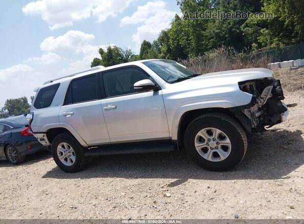 JTEBU5JR6H5454075 2017 TOYOTA 4RUNNER Серебряный Панорамный вид салона 360°