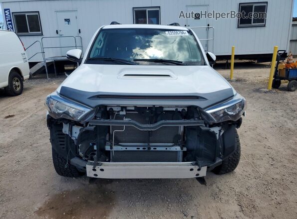 JTEBU5JR6K5688885 2019 TOYOTA 4RUNNER White Widok z przodu