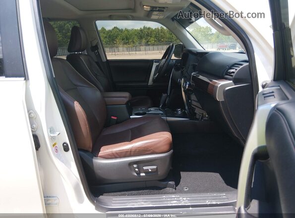 JTEBU5JR7G5337572 2016 TOYOTA 4RUNNER Белый Вид салона спереди