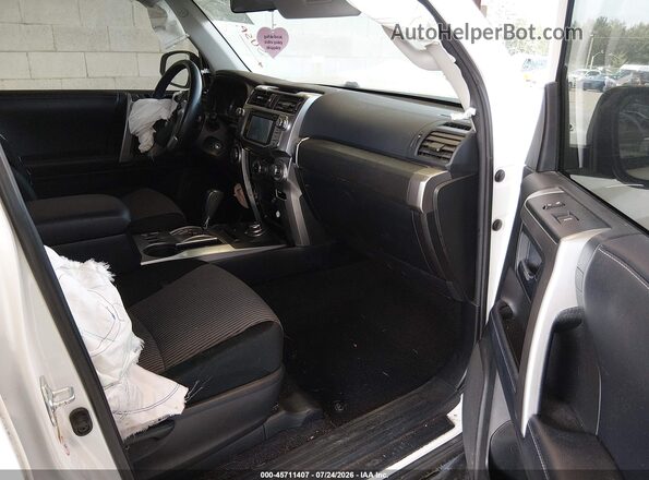 JTEBU5JR7J5584064 2018 TOYOTA 4RUNNER White Widok wnętrza z przodu