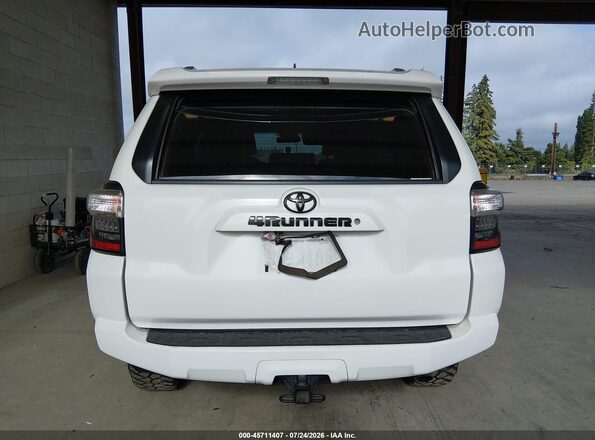 JTEBU5JR7J5584064 2018 TOYOTA 4RUNNER White 