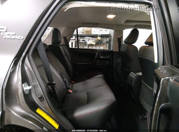 JTEBU5JR7L5777852 2020 TOYOTA 4RUNNER Gray VIN კოდის სტიკერის ხედი