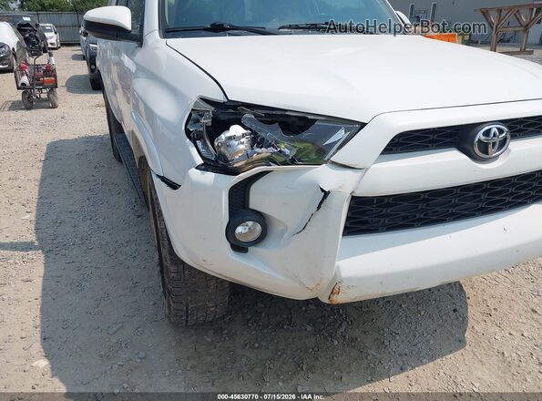 JTEBU5JR8G5381810 2016 TOYOTA 4RUNNER White Widok z przodu