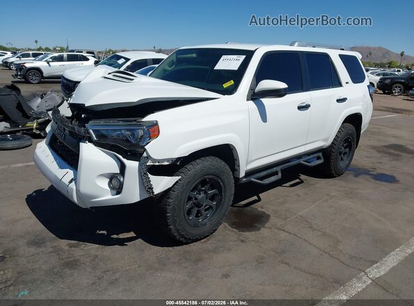 JTEBU5JR8J5511706 2018 TOYOTA 4RUNNER White Vista tres cuartos delantera izquierda