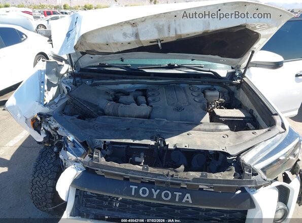 JTEBU5JR8J5511706 2018 TOYOTA 4RUNNER White Vista trasera