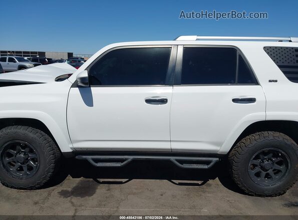 JTEBU5JR8J5511706 2018 TOYOTA 4RUNNER White Vista interior de 360 grados