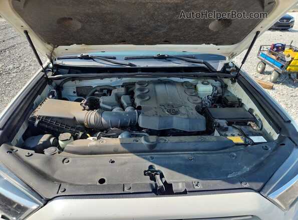 JTEBU5JR8L5823477 2020 TOYOTA 4RUNNER White ძრავის განყოფილების ხედი