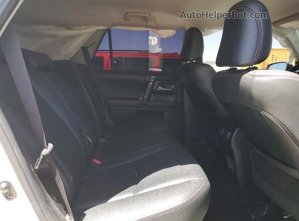 JTEBU5JR9L5812973 2020 TOYOTA 4RUNNER Белый Вид задних сидений