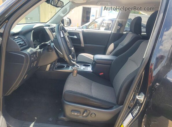 JTEEU5JR0R5306292 2024 TOYOTA 4RUNNER Black Front interior view