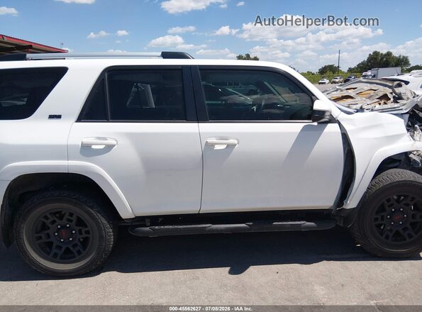 JTEEU5JR2N5276500 2022 TOYOTA 4RUNNER White Вид задньої частини салону