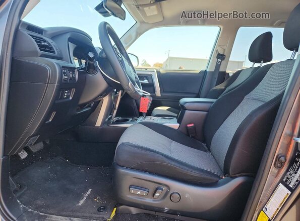 JTEEU5JR8P5301838 2023 TOYOTA 4RUNNER Gray Вид салону спереду