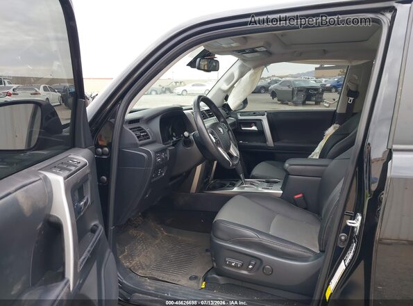 JTEFU5JR4R5315128 2024 TOYOTA 4RUNNER Black Front interior view