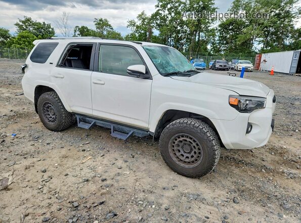 JTEFU5JR5N5262675 2022 TOYOTA 4RUNNER Белый Передняя правая четверть