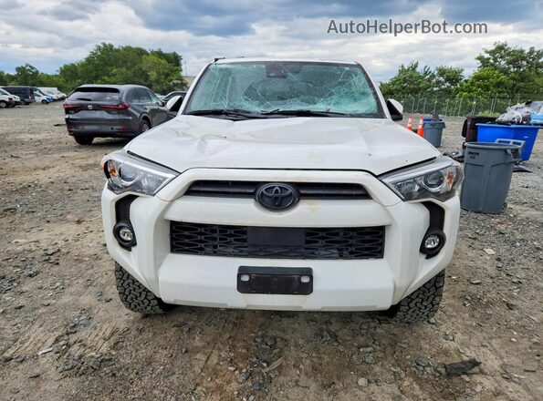 JTEFU5JR5N5262675 2022 TOYOTA 4RUNNER Белый Вид спереди