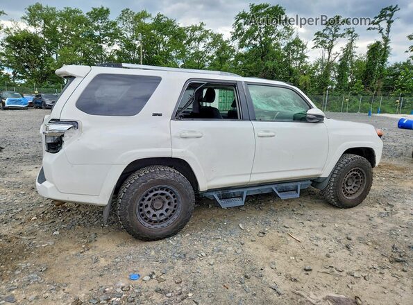 JTEFU5JR5N5262675 2022 TOYOTA 4RUNNER Белый Задняя правая четверть