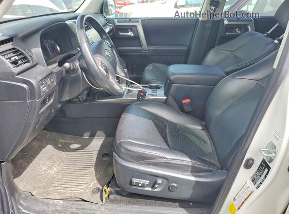 JTEKU5JR1P6166554 2023 TOYOTA 4RUNNER White Front interior view