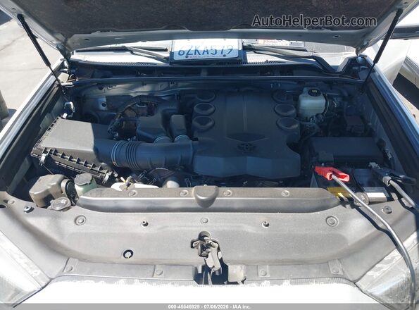 JTEKU5JR2P6115354 2023 TOYOTA 4RUNNER Silver Вид ззаду