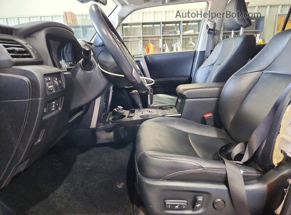 JTEKU5JR4R6300721 2024 TOYOTA 4RUNNER Silver Widok wnętrza z przodu