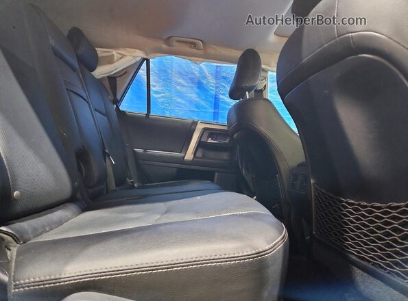 JTEKU5JR4R6300721 2024 TOYOTA 4RUNNER Silver Widok wnętrza z tyłu