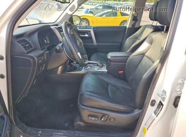 JTEKU5JR5M5947689 2021 TOYOTA 4RUNNER White Front interior view