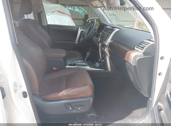 JTEKU5JR9M5960669 2021 TOYOTA 4RUNNER White Vista interior delantera