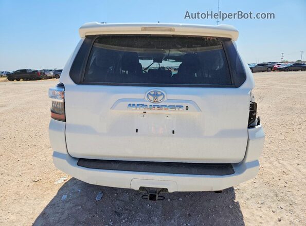 JTEMU5JR0R6249596 2024 TOYOTA 4RUNNER White Հետևի տեսք