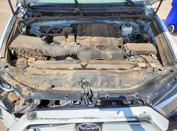 JTEMU5JR0R6249596 2024 TOYOTA 4RUNNER White Շարժիչի բաժամունքի տեսք