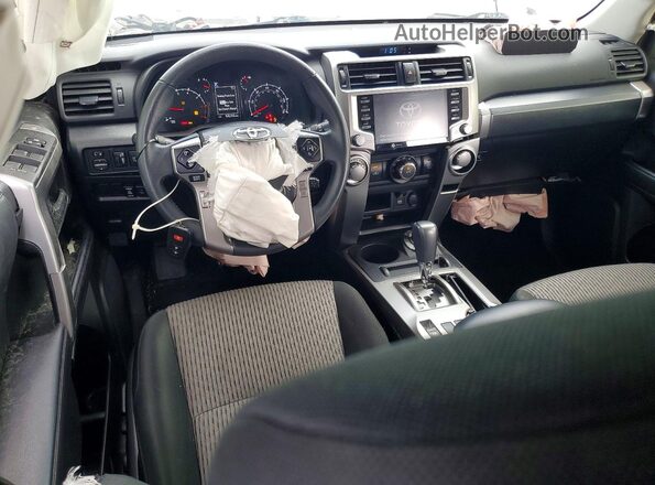JTEMU5JR1P6143056 2023 TOYOTA 4RUNNER Silver Вид панелі приладів