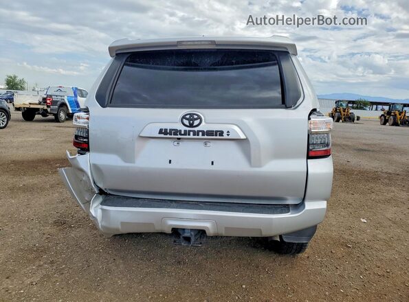 JTEMU5JR1P6143056 2023 TOYOTA 4RUNNER Silver Вид ззаду