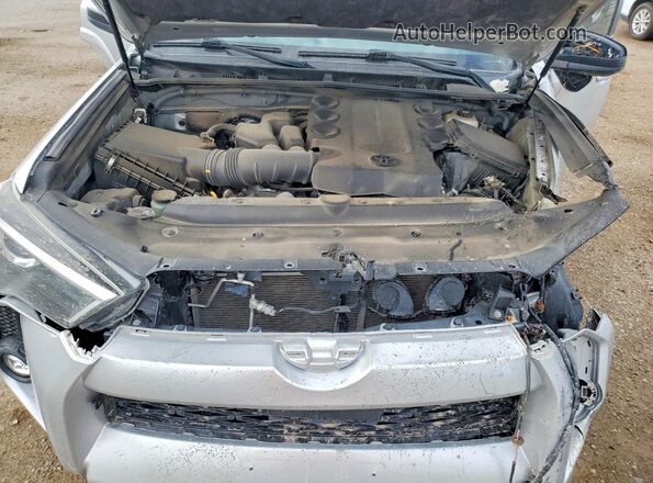 JTEMU5JR1P6143056 2023 TOYOTA 4RUNNER Silver Вид задньої частини салону