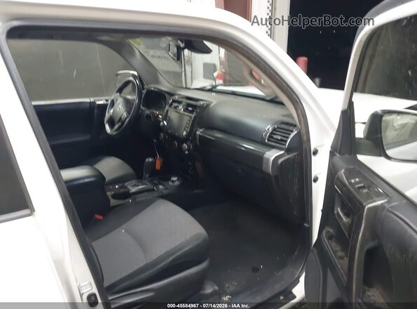 JTEMU5JR2M5933922 2021 TOYOTA 4RUNNER White წინა სალონის ხედი